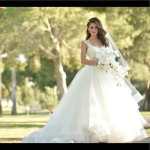 Lázaro Wedding Dress / Style 3309